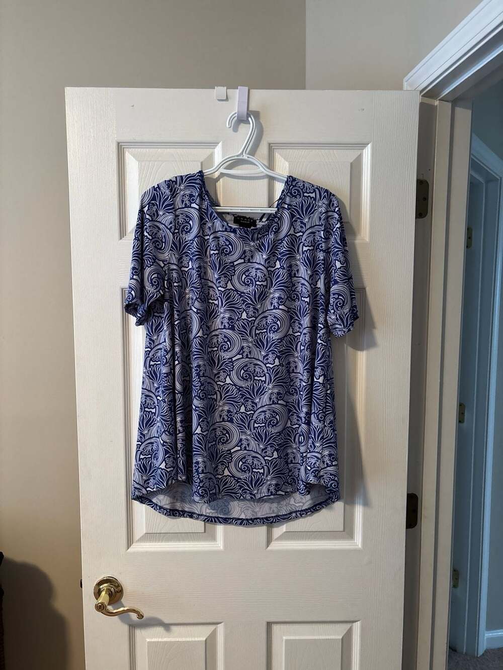 Grace The Perfect Fit Blue and White Swirl Print Short Sleeve Tunic Blouse